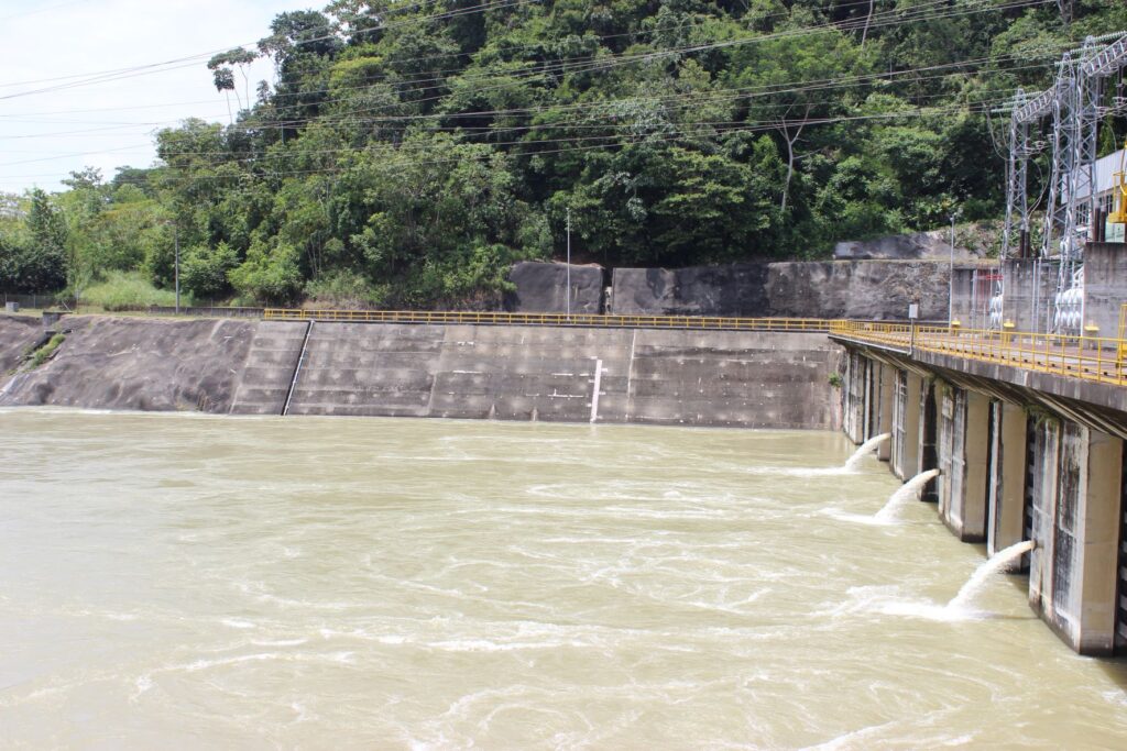 Crecientes hasta de 1042 metros cúbicos por segundo están llegando a Embalse de URRÁ