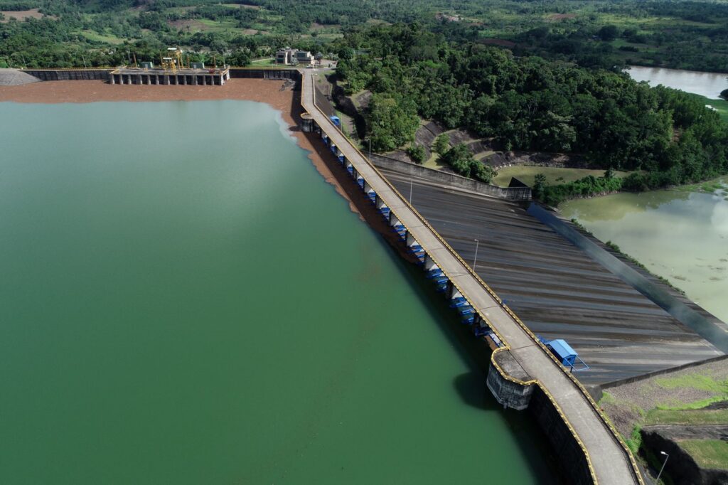 Continúa lentamente disminución del nivel del embalse URRÁ