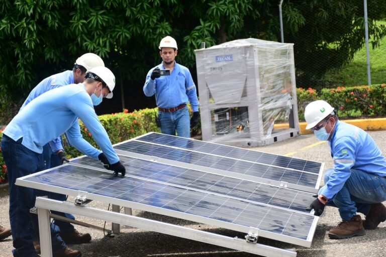 Mejoramos las competencias en sistemas solares fotovoltaicos de operadores, ingenieros y técnicos de la Central Hidroeléctrica URRÁ I