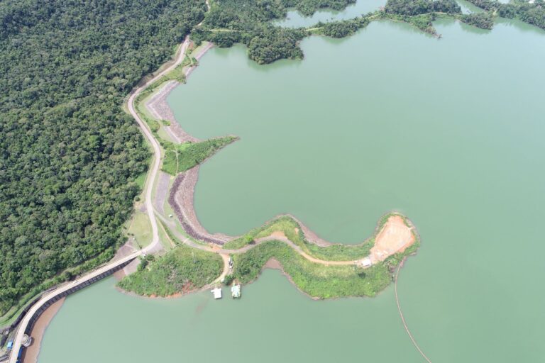 Culminan obras civiles de planta solar AQUASOL que se construye en Tierralta