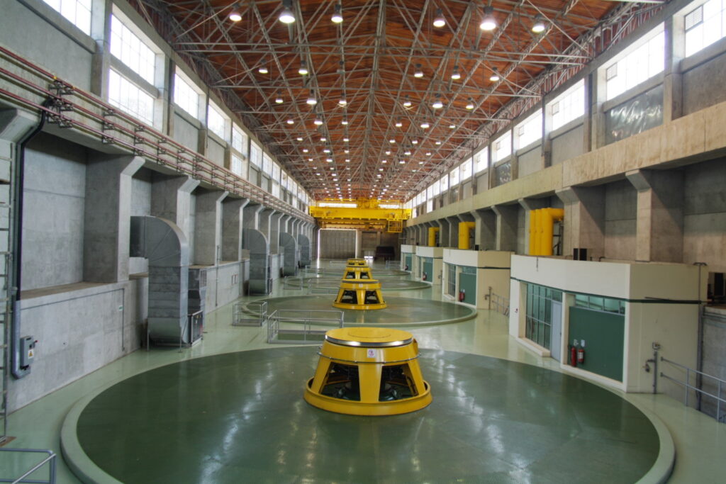 Función de las unidades de generación en la Central Hidroeléctrica URRÁ