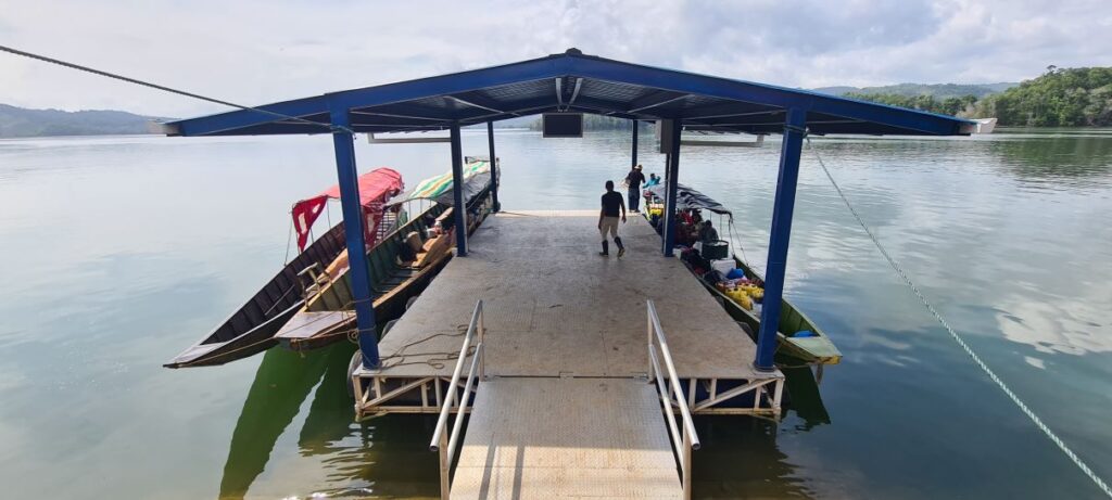 URRÁ mejora infraestructura de muelle flotante en Puerto Frasquillo