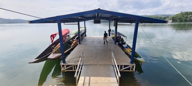 URRÁ mejora infraestructura de muelle flotante en Puerto Frasquillo