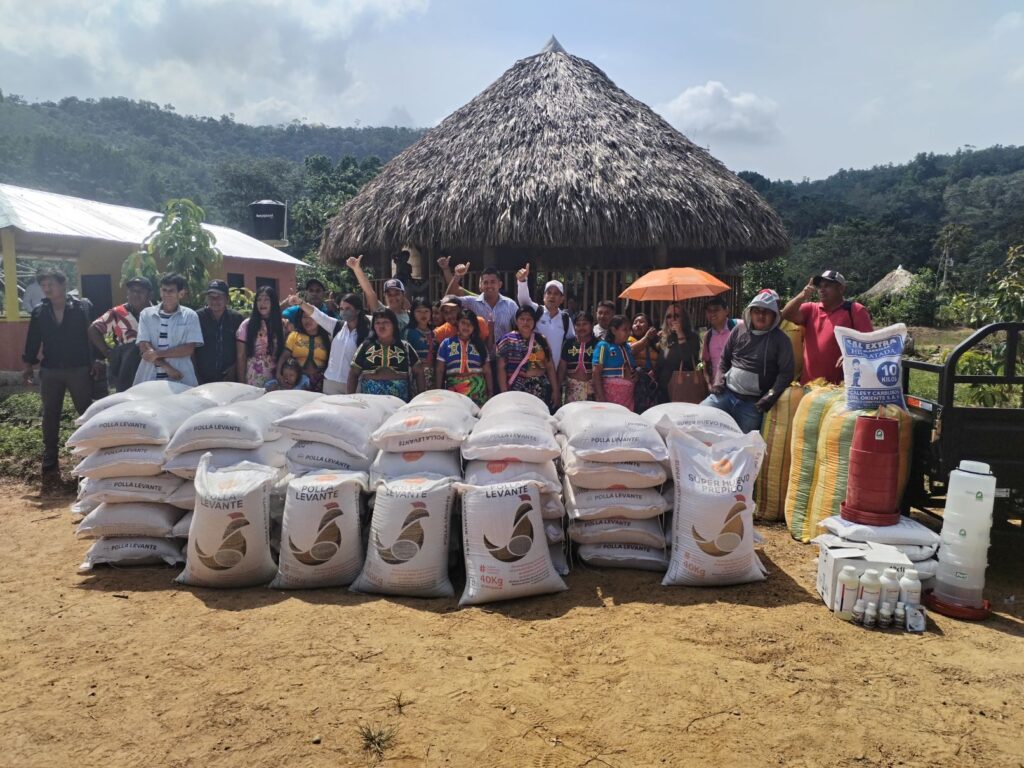 URRÁ y la adr entregan 133 galpones para comunidades indígenas de Tierralta