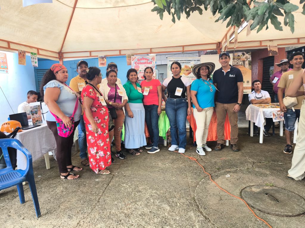 URRÁ apoyó en Puerto Frasquillo feria sobre iniciativas que buscan soluciones sostenibles para comunidades de Tierralta.