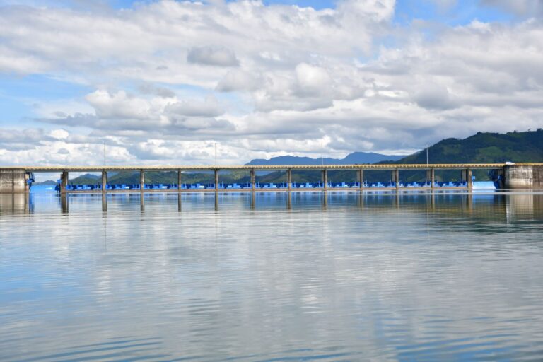 Más de 400 crecientes superiores a 700 metros cúbicos por segundo ha controlado embalse de URRÁ