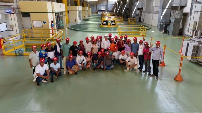 Líderes de San Bernardo del Viento conocieron de cerca la operación de la Central Hidroeléctrica URRÁ I