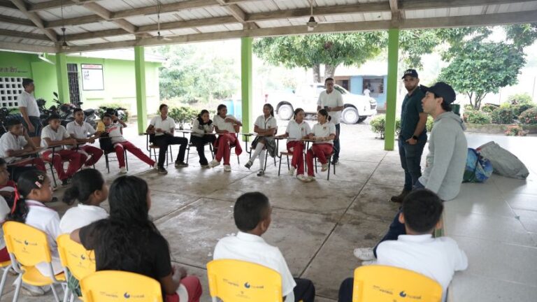 En Nueva Unión educadores y estudiantes le apuestan a la conciencia ambiental