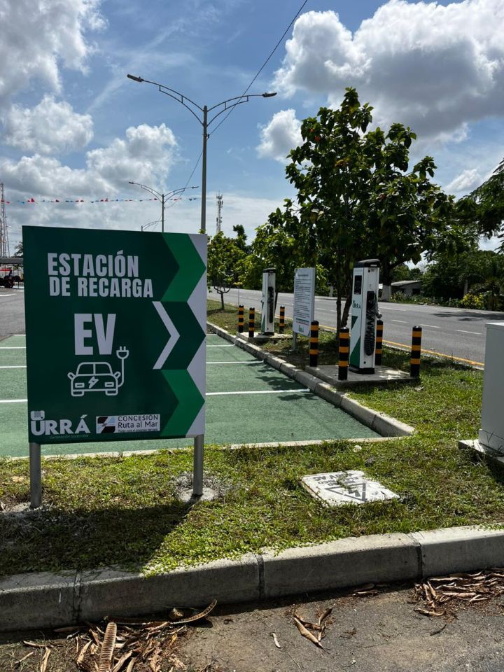 Nueva estación de recarga en mata de Caña Lorica